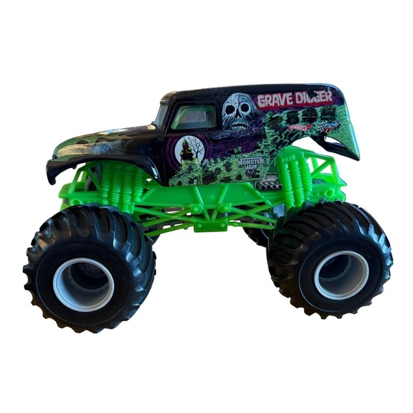Monster Jam Other - Monster Jam Grave Digger Hot Wheels Truck 1:24 Scale Die Cast Metal Top
